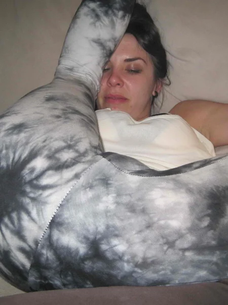 Enorme archivo fotográfico casero de una morena delgada estilo chica de al lado posando y chupándosela a su marido foto 51