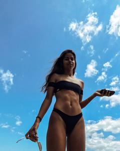 Ragazze brasiliane abbronzate in bikini - foto #22