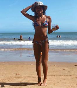 Ragazze brasiliane abbronzate in bikini - foto #23