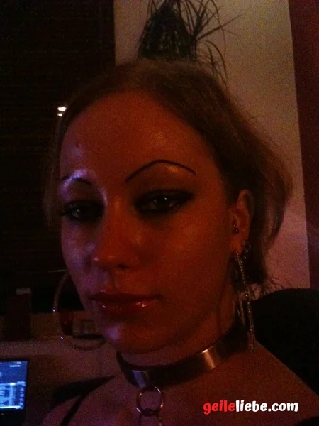 Por su hermoso rostro, no dirías que le gustan las perversiones foto 19