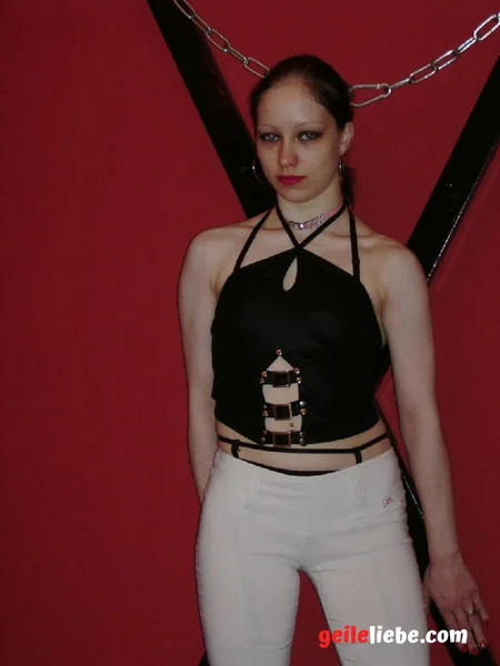 Миловидная модель в латексном BDSM-костюме и ошейнике с шипами фото 62