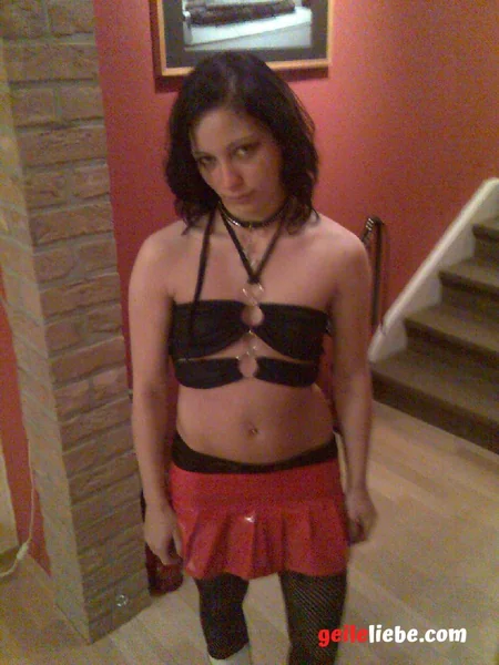 Миловидная модель в латексном BDSM-костюме и ошейнике с шипами фото 72