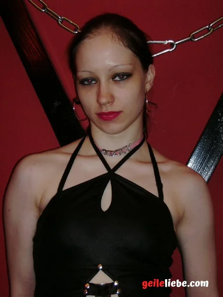 Миловидная модель в латексном BDSM-костюме и ошейнике с шипами фото 91