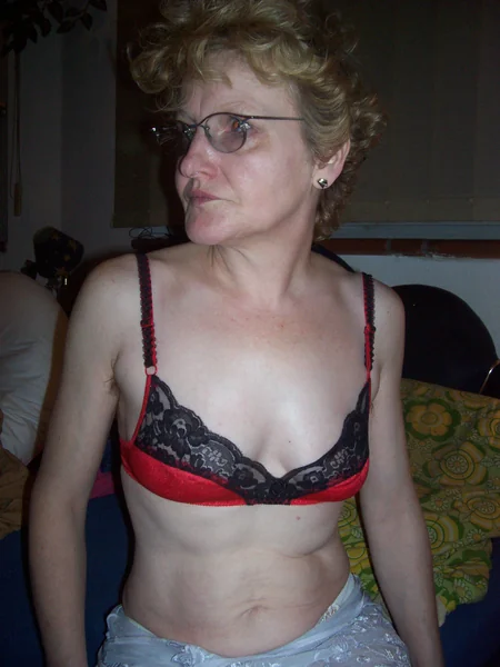 Vieja puta tiene muchas ganas de divertirse y acepta cualquier cosa foto 109