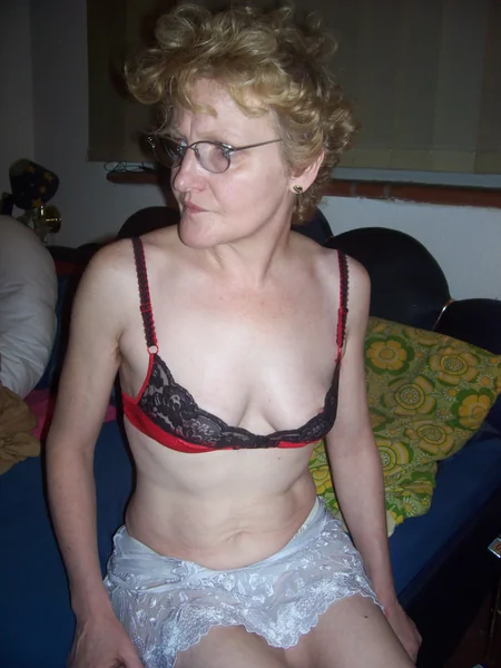 Vieja puta tiene muchas ganas de divertirse y acepta cualquier cosa foto 110