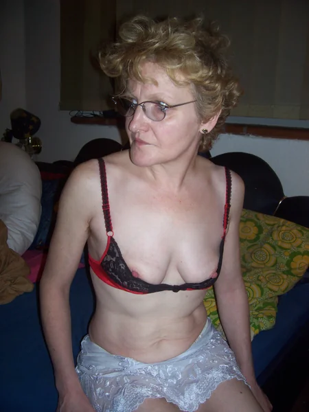 Vieja puta tiene muchas ganas de divertirse y acepta cualquier cosa foto 111