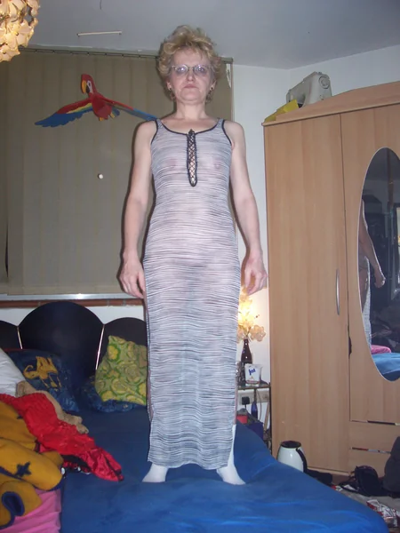 Vieja puta tiene muchas ganas de divertirse y acepta cualquier cosa foto 70