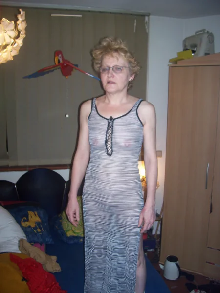 Vieja puta tiene muchas ganas de divertirse y acepta cualquier cosa foto 74