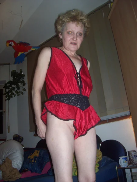 Vieja puta tiene muchas ganas de divertirse y acepta cualquier cosa foto 80
