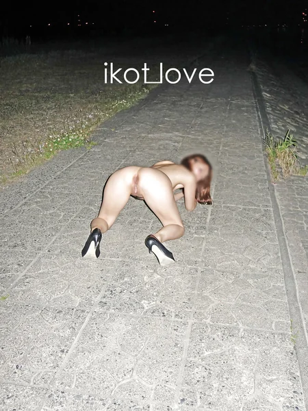 Public nudity at night on the seafront photo 7