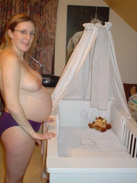 Érotisme Domestique De Femmes Enceintes Sans Censure Grossesse Nue photo 29