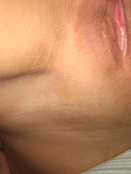 Gros plan sur une chatte asiatique parfaitement rasée photo 30