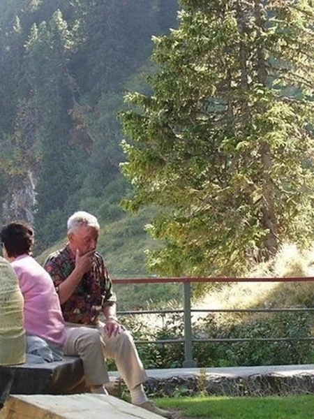 Rubia atlética disfruta del naturismo desnudo en los Alpes austriacos foto 28