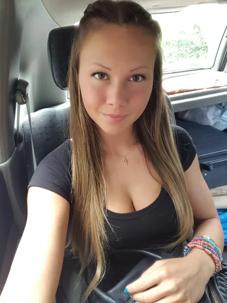 Ela sabe como provocar, mas aqui não há lugar para homens foto 25