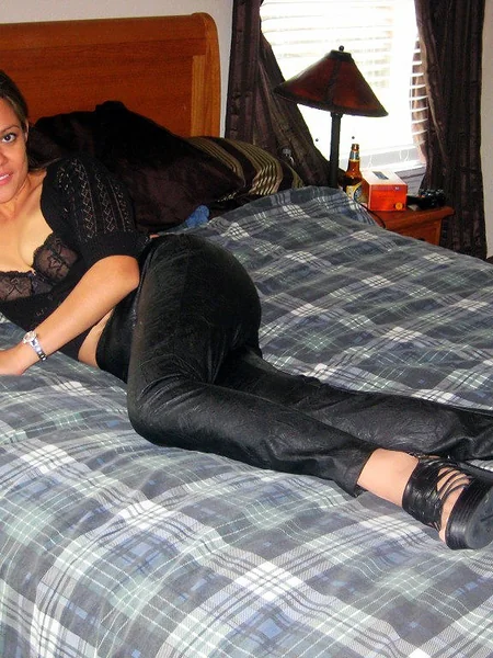 Ей нравится, когда люди смотрят на её ноги фото 2