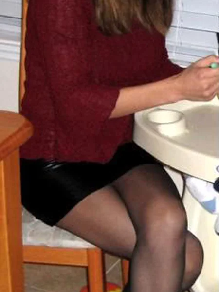 Ей нравится, когда люди смотрят на её ноги фото 20