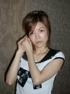 La donna asiatica si considera giustamente attraente - foto #40