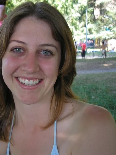 A modest lady photo 13