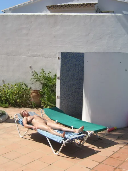 Su coño necesita una máquina grande, y la polla de su marido le basta para el culo foto 46
