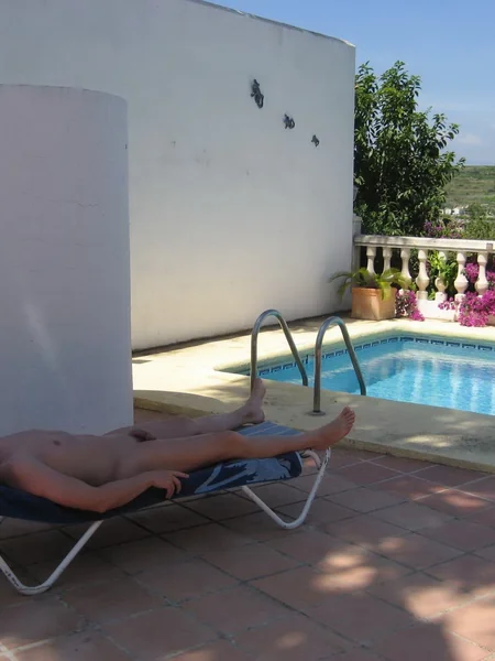 Su coño necesita una máquina grande, y la polla de su marido le basta para el culo foto 50