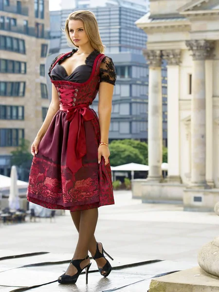 Erotismo de mujeres alemanas con trajes tradicionales foto 23
