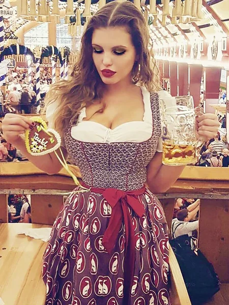 Erotismo de mujeres alemanas con trajes tradicionales foto 34