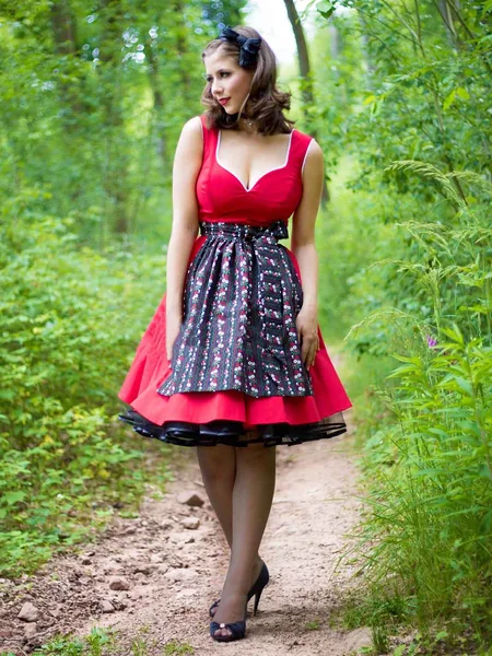 Erotismo de mujeres alemanas con trajes tradicionales foto 45