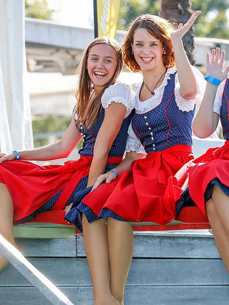 Erotismo de mujeres alemanas con trajes tradicionales foto 63