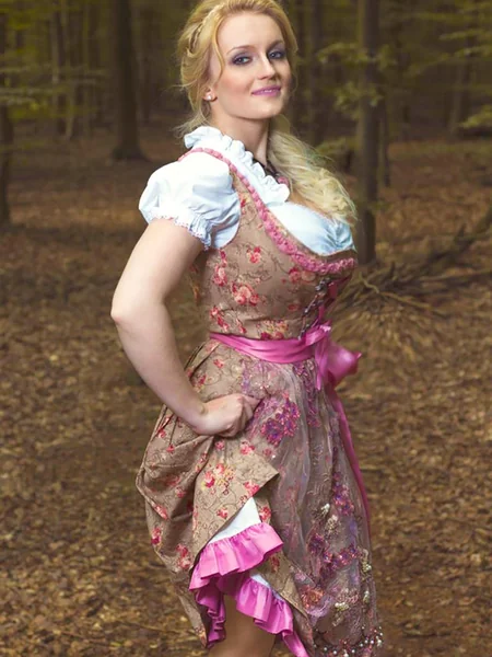 Erotismo de mujeres alemanas con trajes tradicionales foto 69