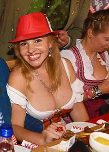 Erotica delle donne tedesche in abiti tradizionali - foto #88