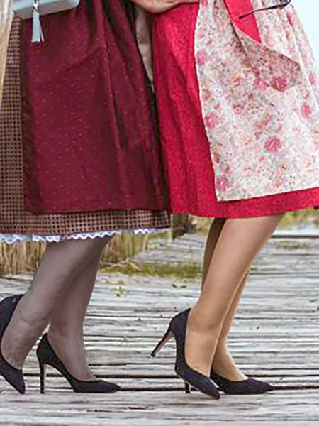 Erotismo de mujeres alemanas con trajes tradicionales foto 91