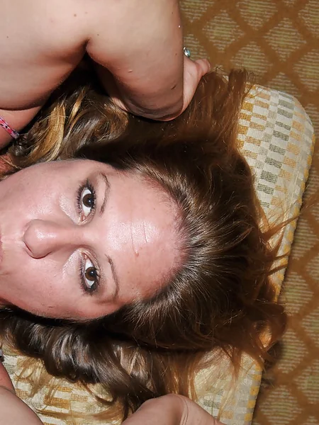 An adventure with a MILF in a hotel photo 4