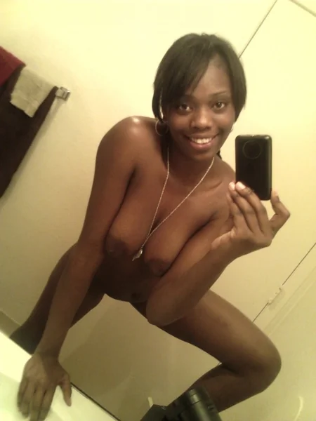 Selfie fofa de uma mulher negra foto 23