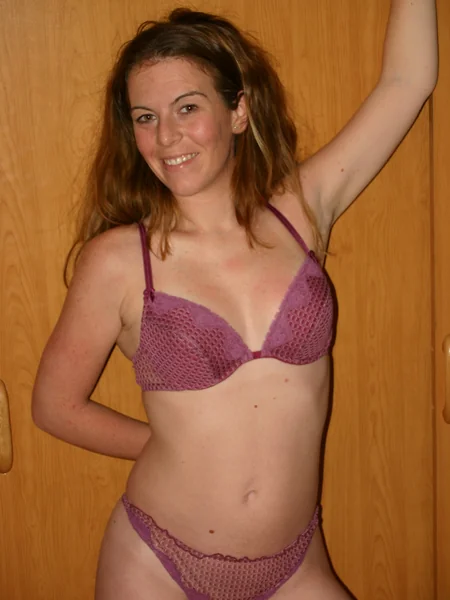 Ela é atraente mesmo de roupa interior foto 37