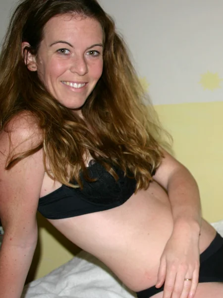 Ela é atraente mesmo de roupa interior foto 39