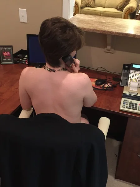 La agente de seguros Jessica se desnudó para el trabajo foto 40