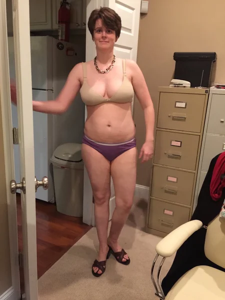 La agente de seguros Jessica se desnudó para el trabajo foto 55