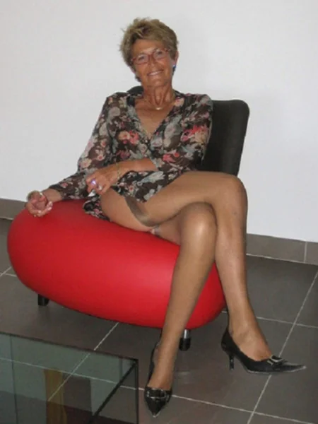 Зрелые женщины, которые не против немного пошалить фото 14