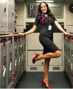 Solo attraente assistente di volo - foto #58
