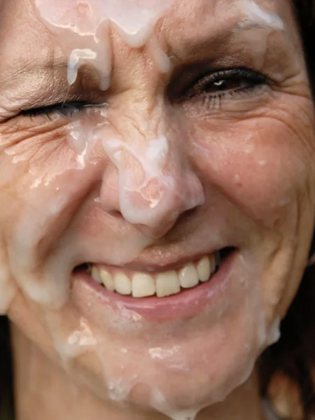 Пожилые лица, покрытые спермой фото 9