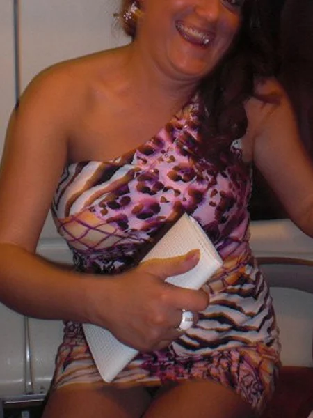 Пьяные британки случайно показывают трусики фото 12