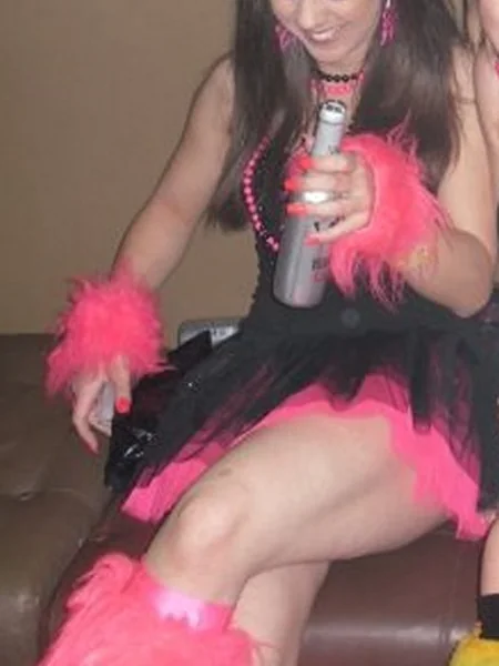 Пьяные британки случайно показывают трусики фото 15