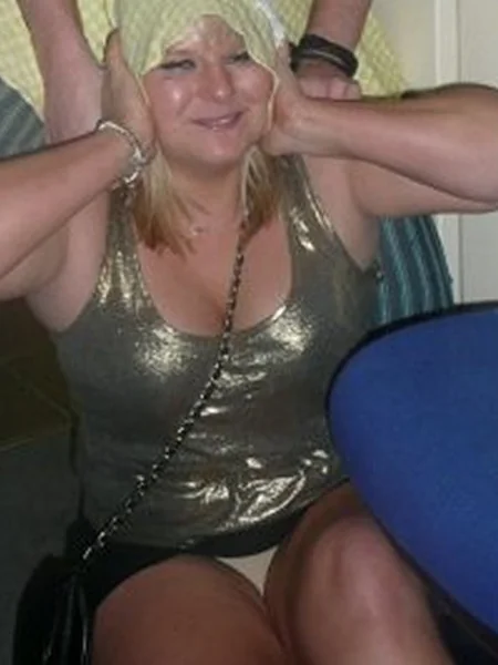 Пьяные британки случайно показывают трусики фото 6