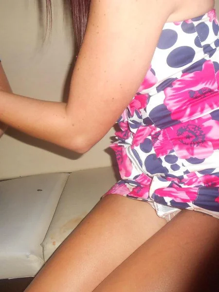 Пьяные британки случайно показывают трусики фото 9