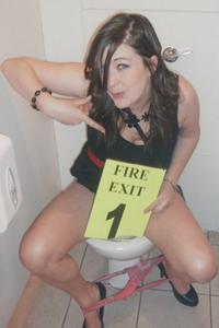 Toilette per ragazze ubriache - foto #1