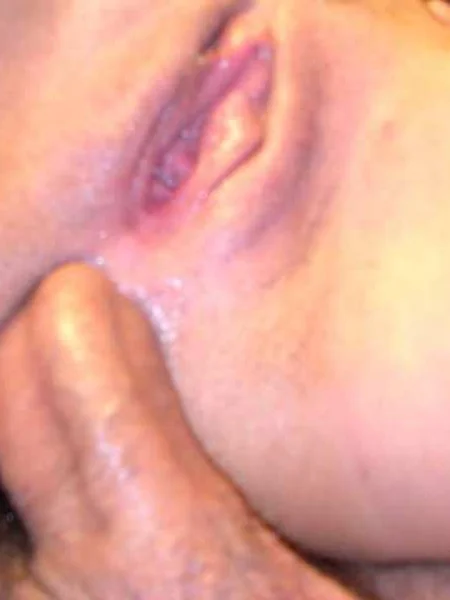 Impresionante morena en primer plano de sexo oral y anal foto 35