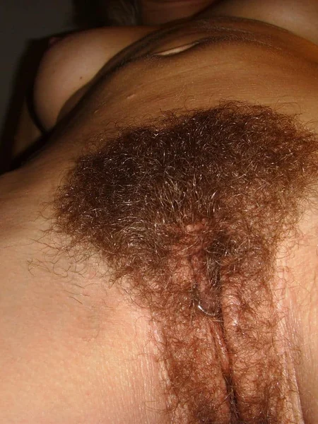 Su coño perforado recibe pollas a menudo foto 45
