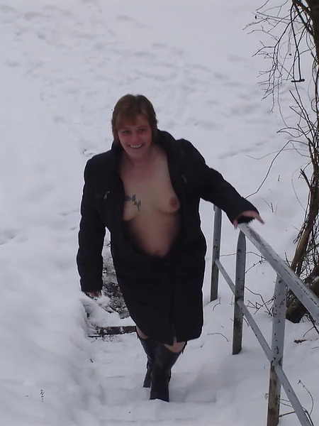 Немецкая MILF-эксгибиционистка фото 43