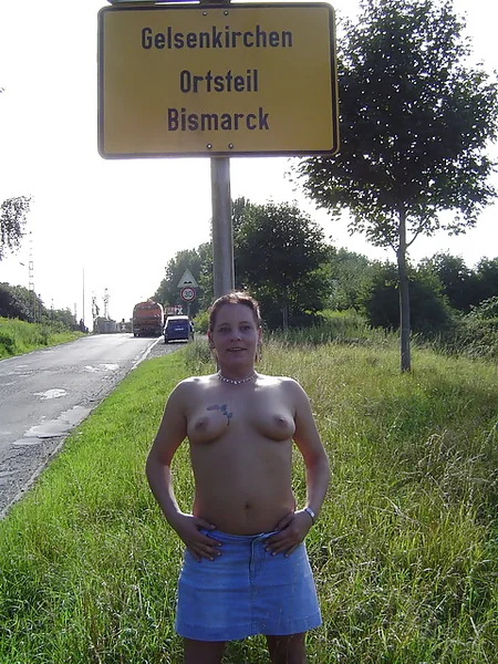 Немецкая MILF-эксгибиционистка фото 90