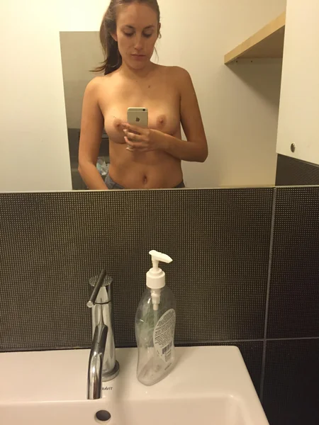 Selfie de uma Rapariga Solitária e em Forma foto 45